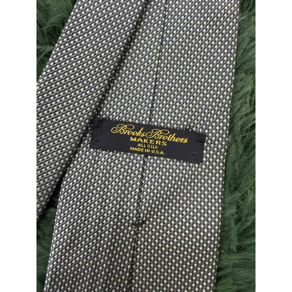 Brooks Brothers Makers All Silk Gray Blue Geometric Pattern Necktie Made in USA